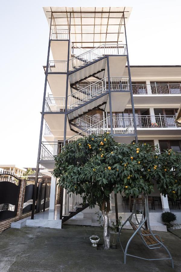Отель "Дея" Gagra Exterior foto