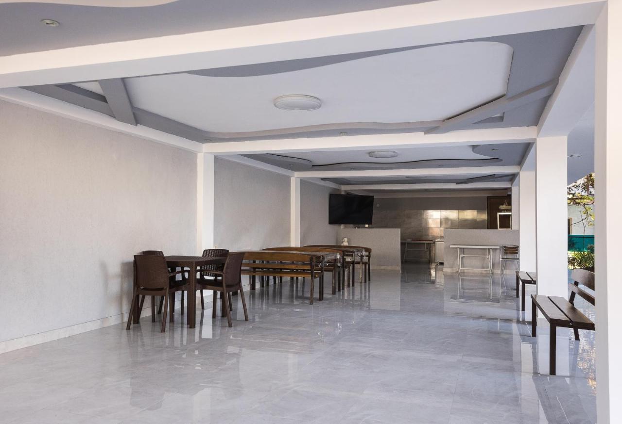 Отель "Дея" Gagra Exterior foto
