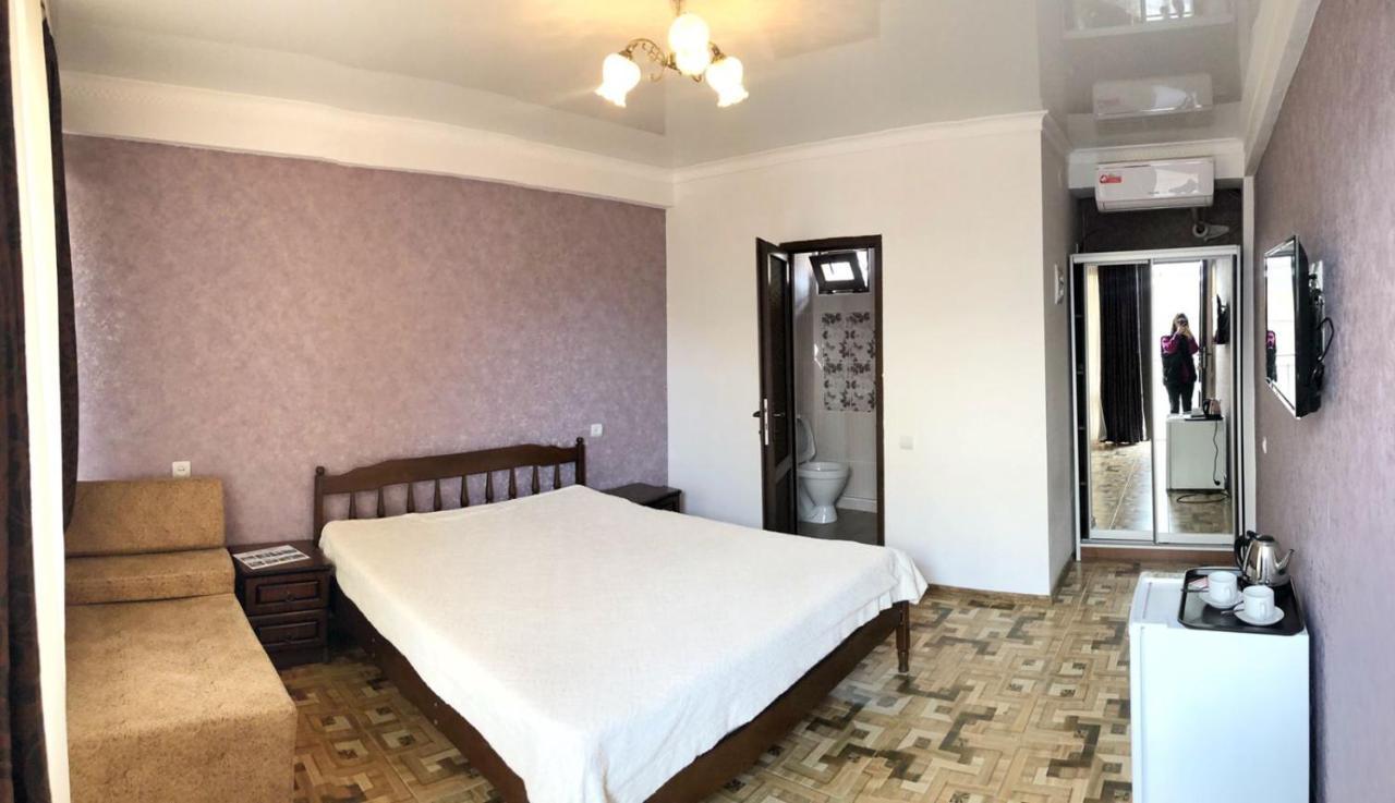 Отель "Дея" Gagra Exterior foto